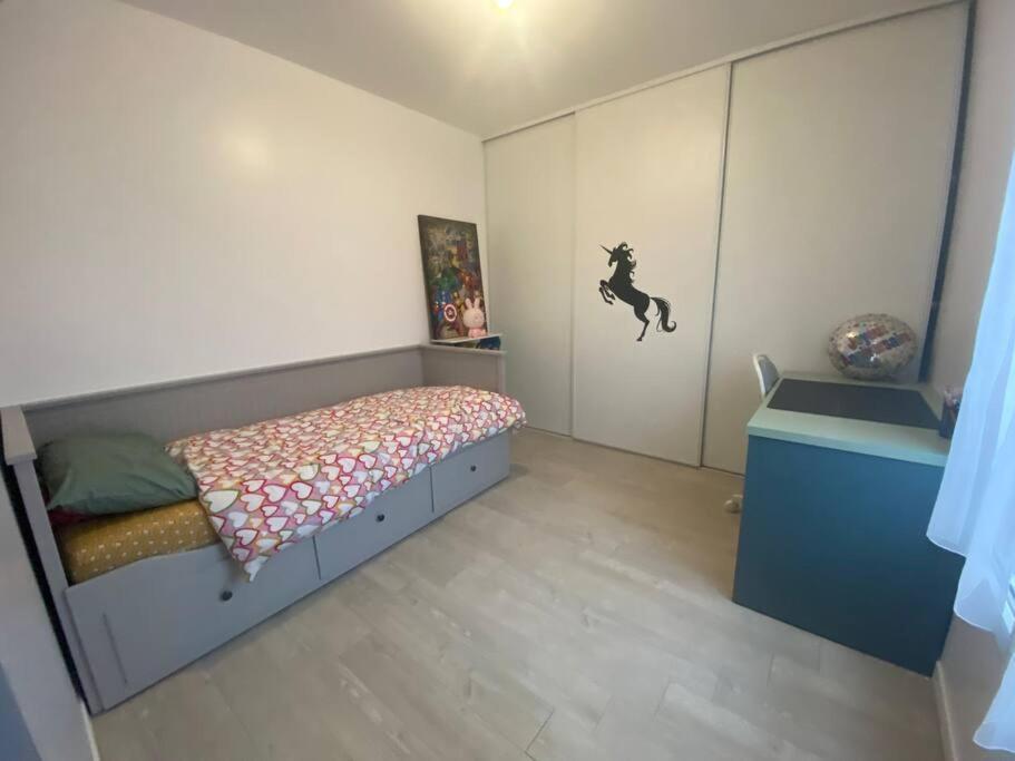 Maison 4 St Pierre Du Perray, France *